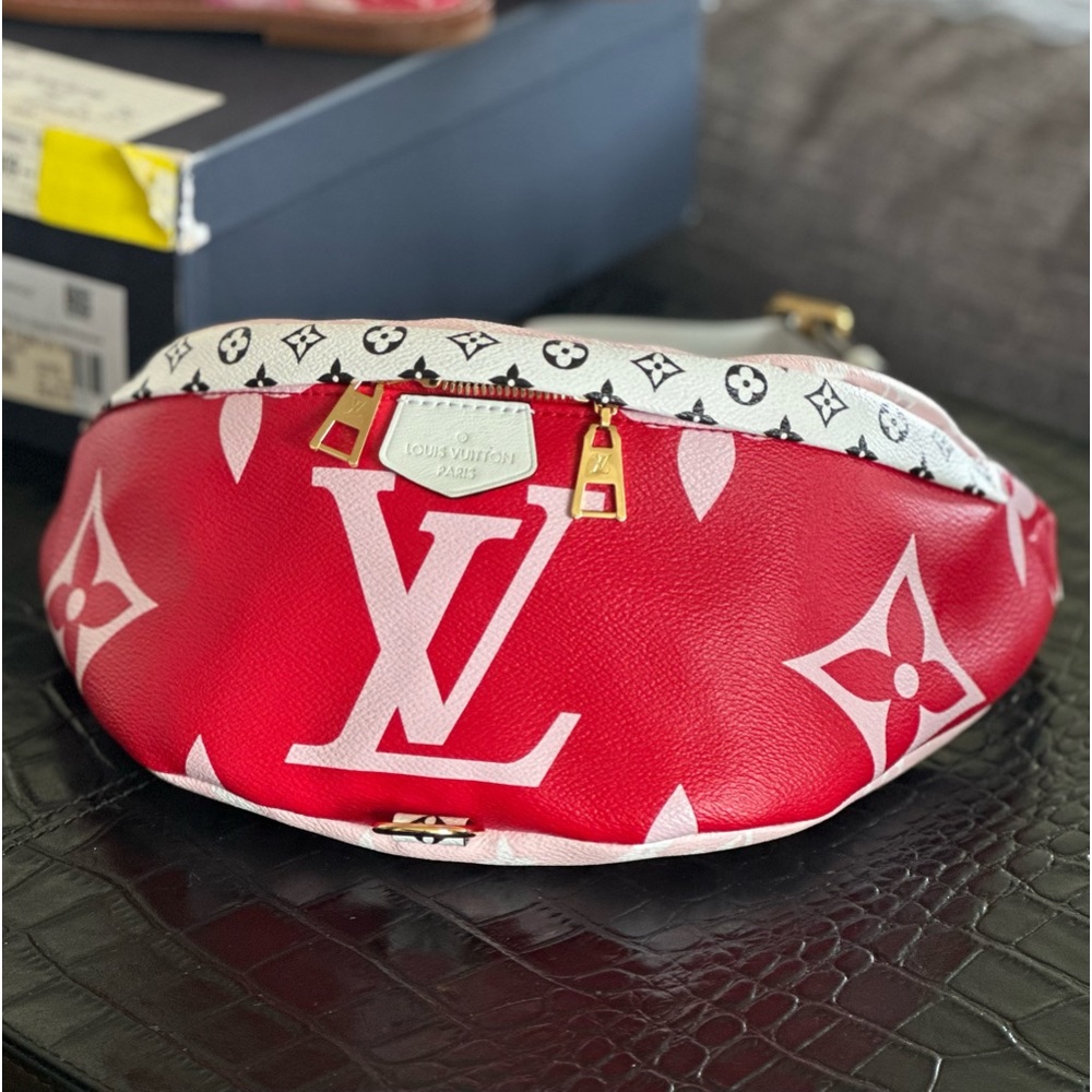 Louis Vuitton Giant Mono BumBag 2019 collection. Pristine condition 💎 RARE